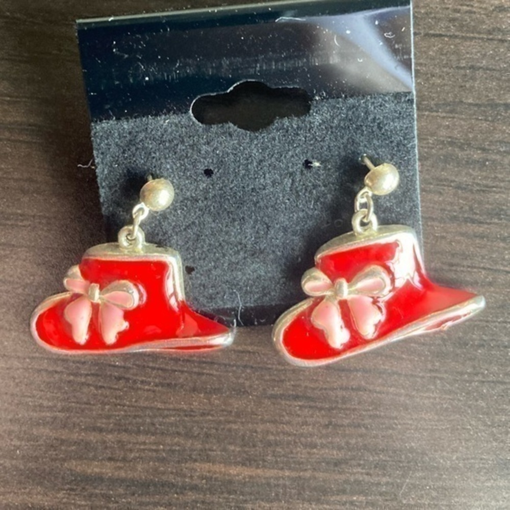 Red hat pink bow earrings